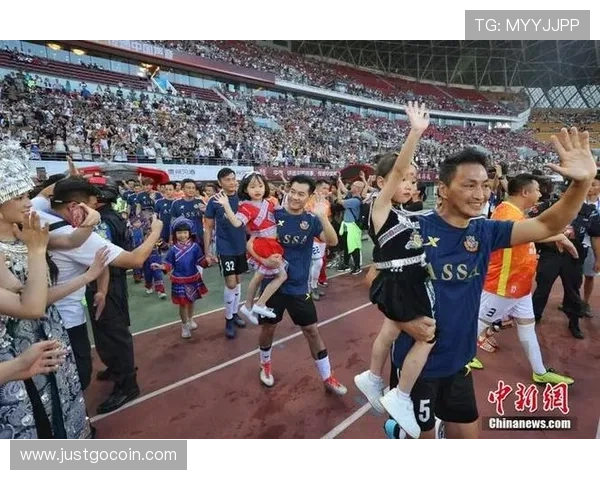 足球明星展现独特摆台姿势的魅力与风采解析