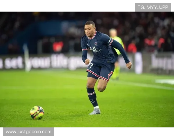 足球明星英姿展现足球场上的风采与魅力高清图片集锦 足球明星英姿展现足球场上的风采与魅力高清图片集锦