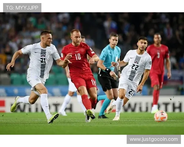 丹麦足球明星托森的辉煌历程与对足球的热爱探索